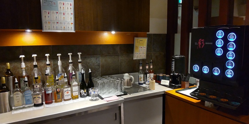ダイニング加賀鳶のフリードリンクコーナー